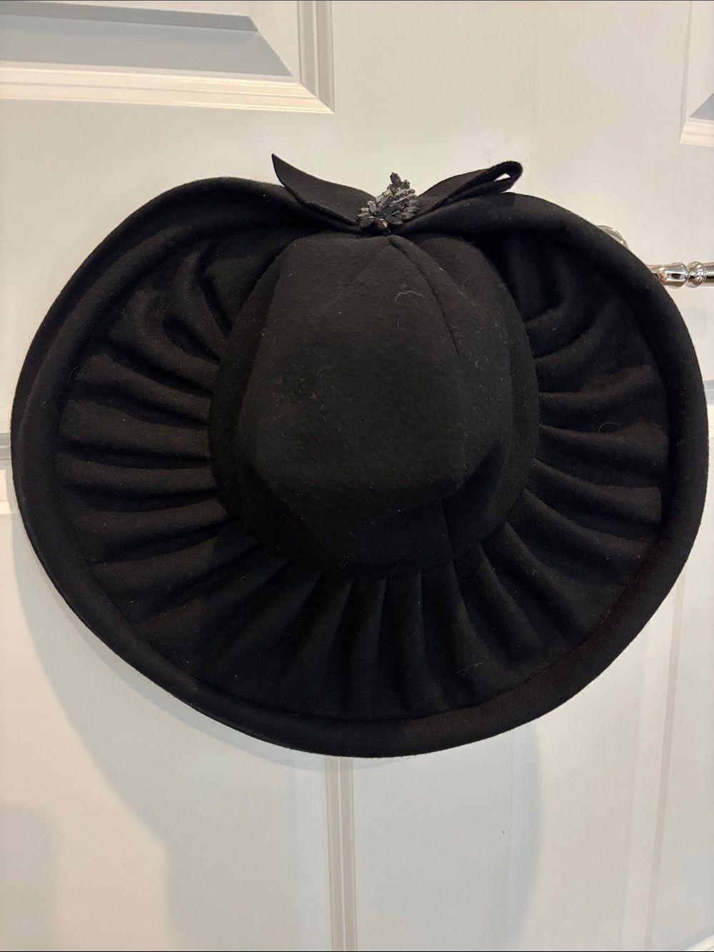 Vintage wool wide brim accordion pleated Mid-century millinery church derby hat.